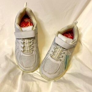 Danskin  New white tennis shoe NWT size 3